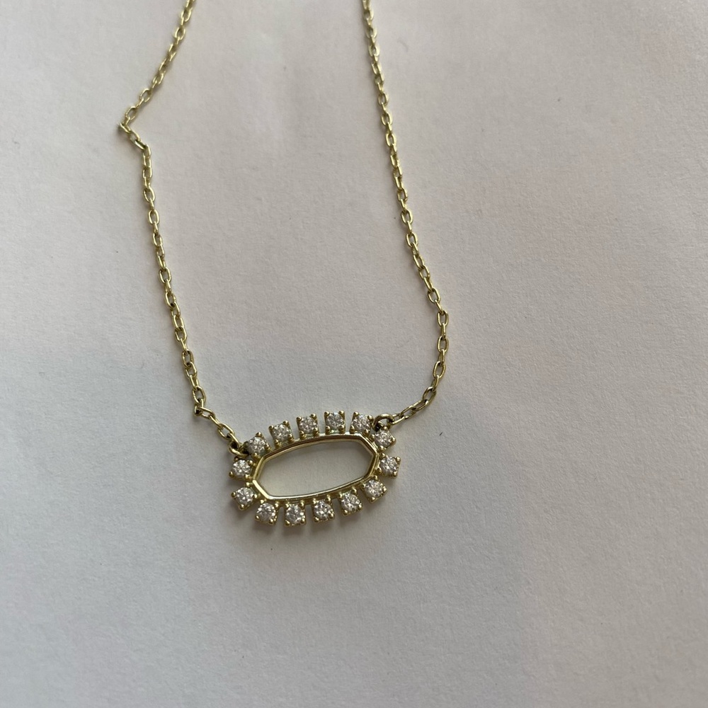 Kendra Scott necklace